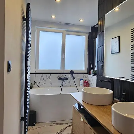 Villa Maison Proche Du Vieux Lille Et De La Citadelle Avec Place Parking *