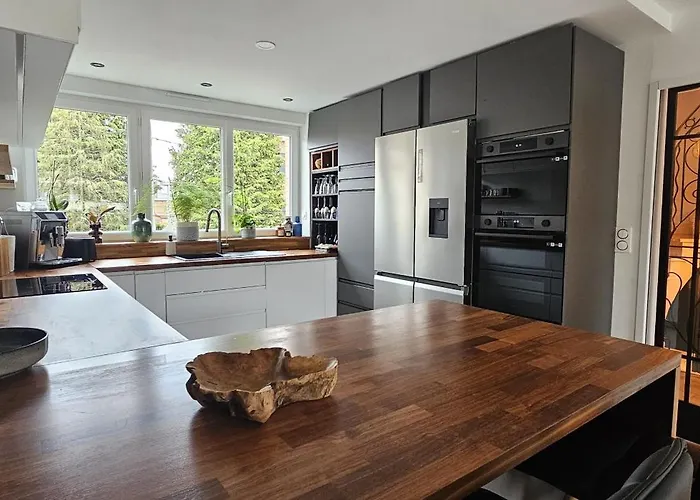 Maison Proche Du Vieux Lille Et De La Citadelle Avec Place Parking *