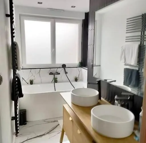 Villa Maison Proche Du Vieux Lille Et De La Citadelle Avec Place Parking Lambersart